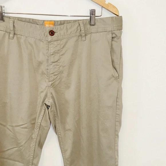 HUGO BOSS Khakis Regular Fit Cropped Flat Front Size 38 - Picture 3 of 12